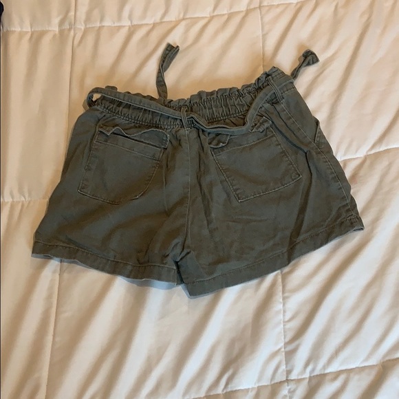 Abercrombie and Fitch olive shorts - Picture 2 of 5